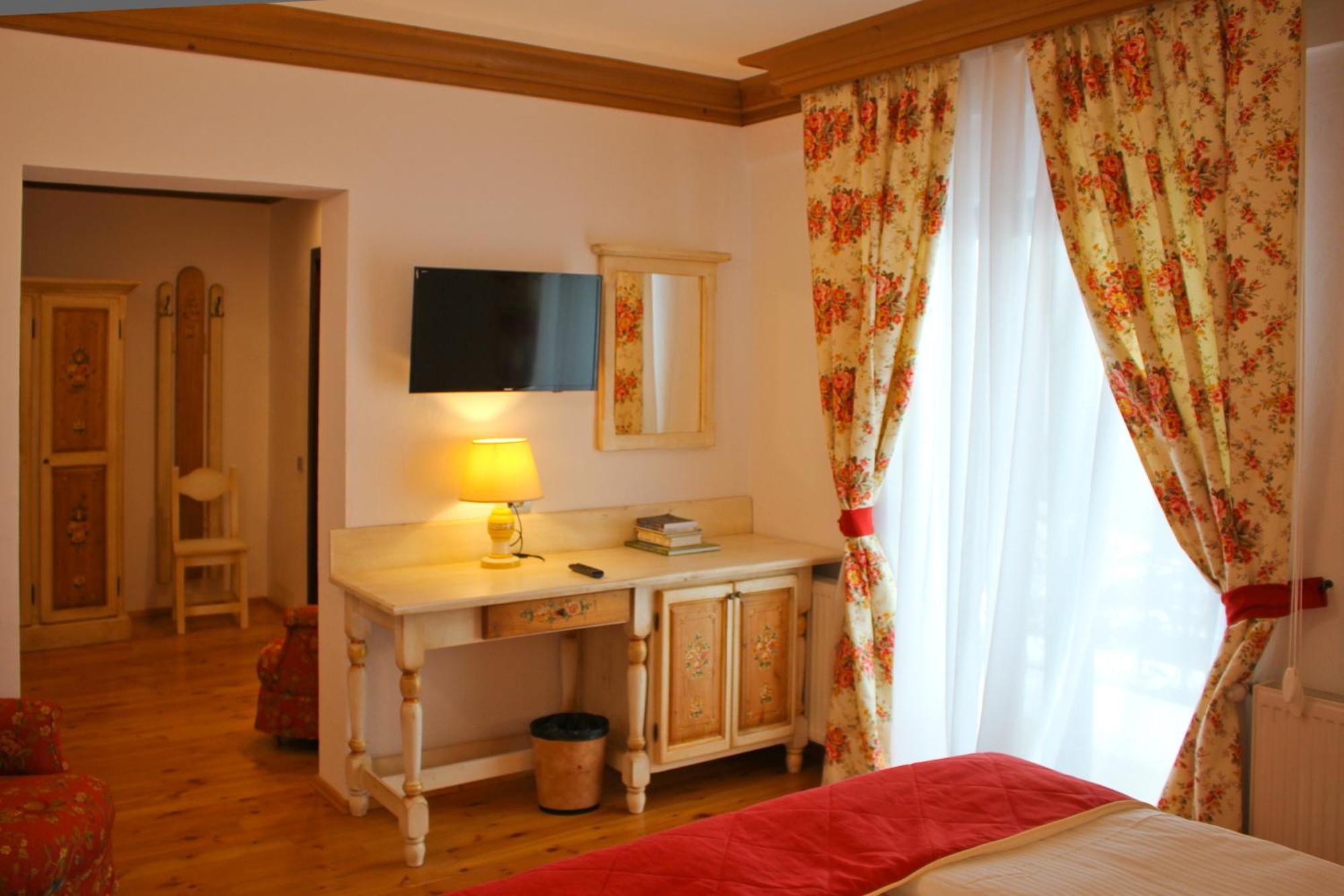 Casa Comana Boutique Hotel Bukares Bagian luar foto