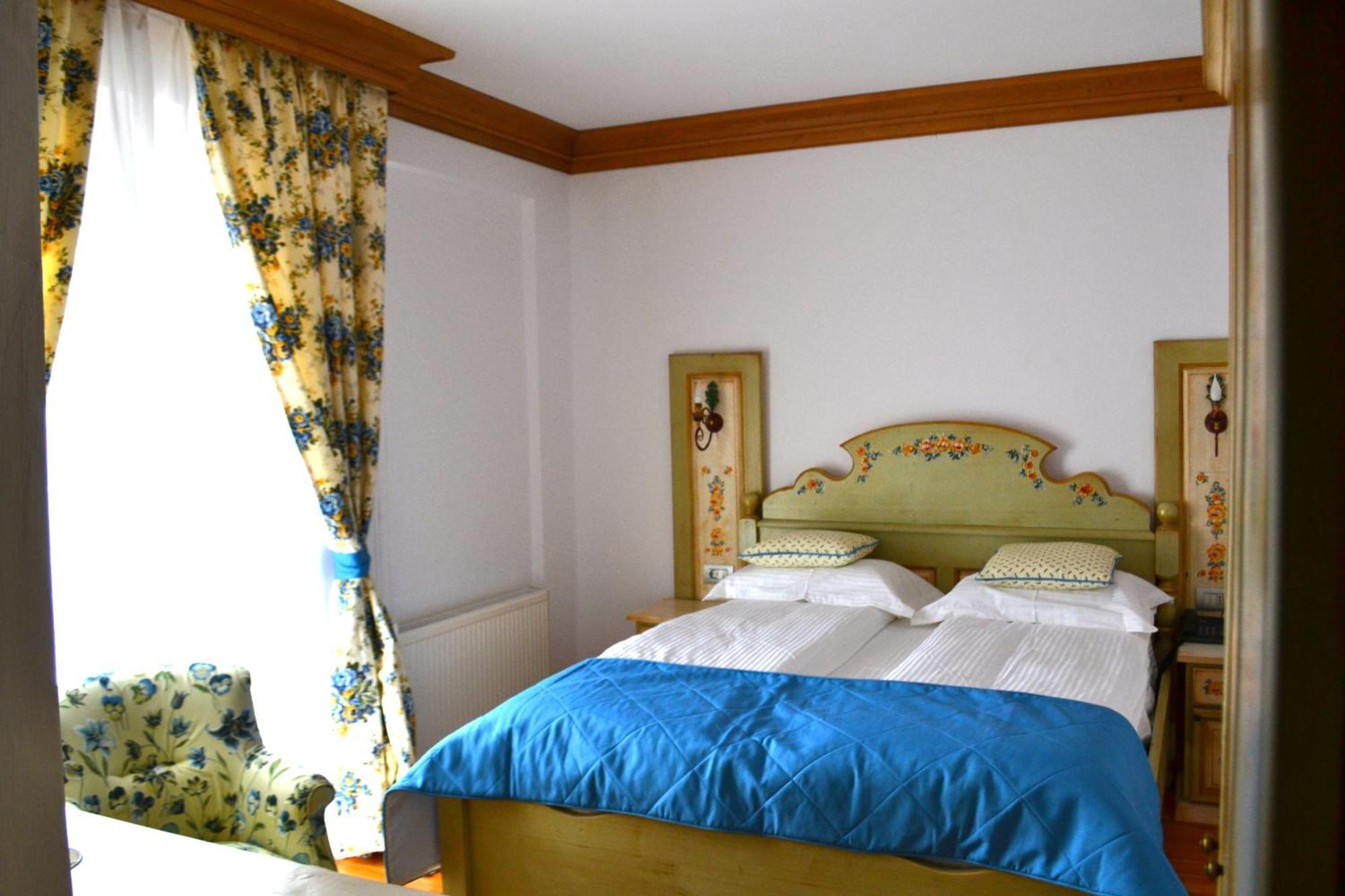 Casa Comana Boutique Hotel Bukares Bagian luar foto